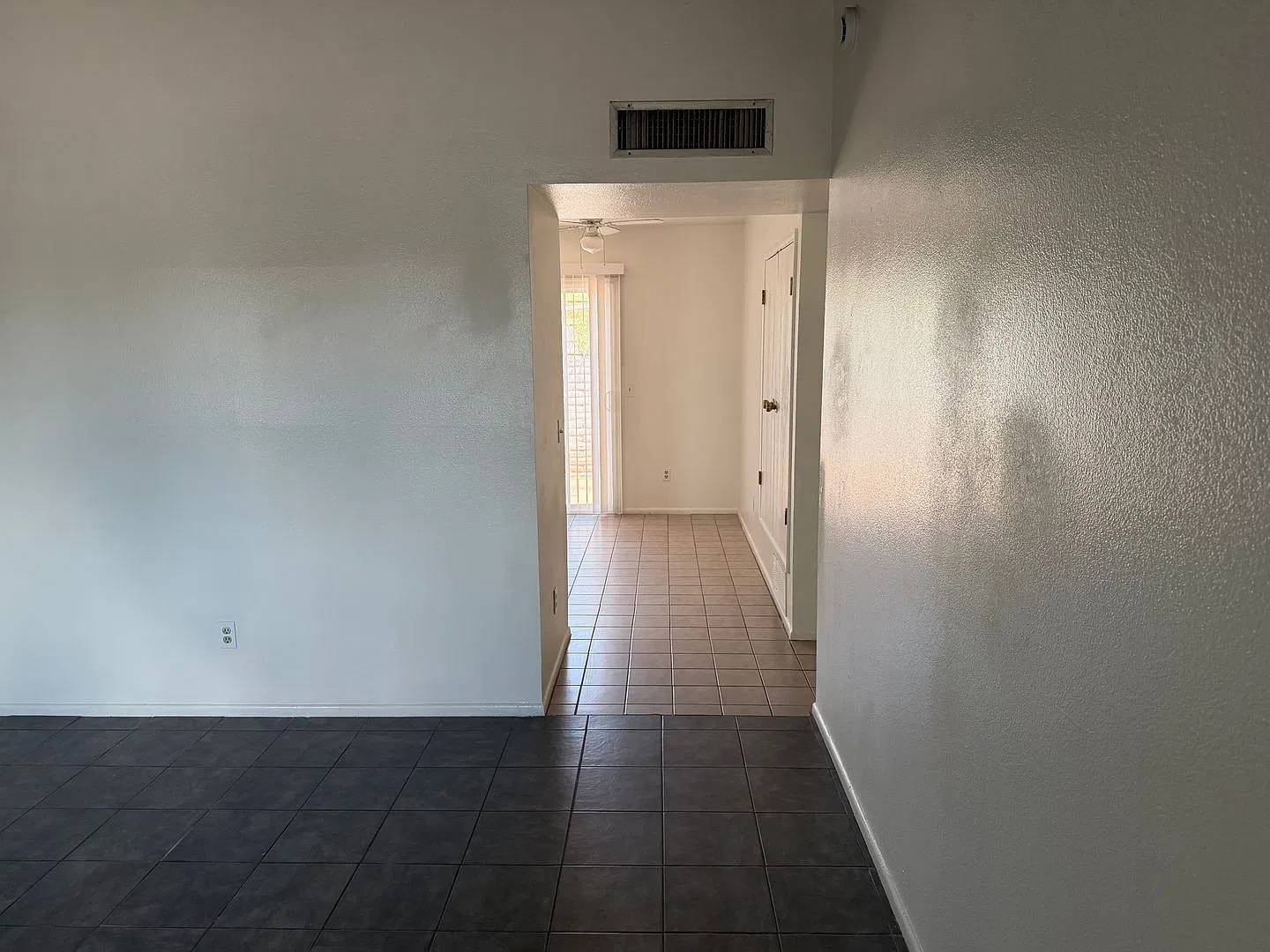 av1275W — Photo 2