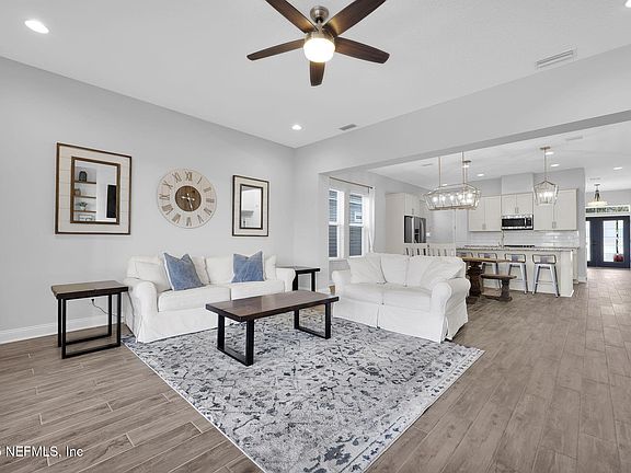 3rd image of 142 SEABROOK Drive