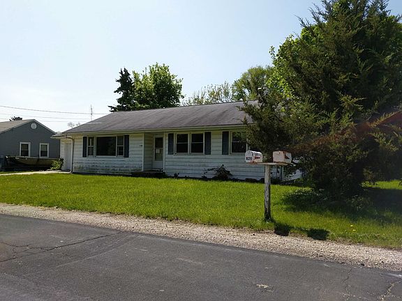 3rd image of 1126 E Parkside Ln