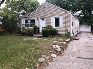 77 Clifden Ave, Cranston, RI 02905