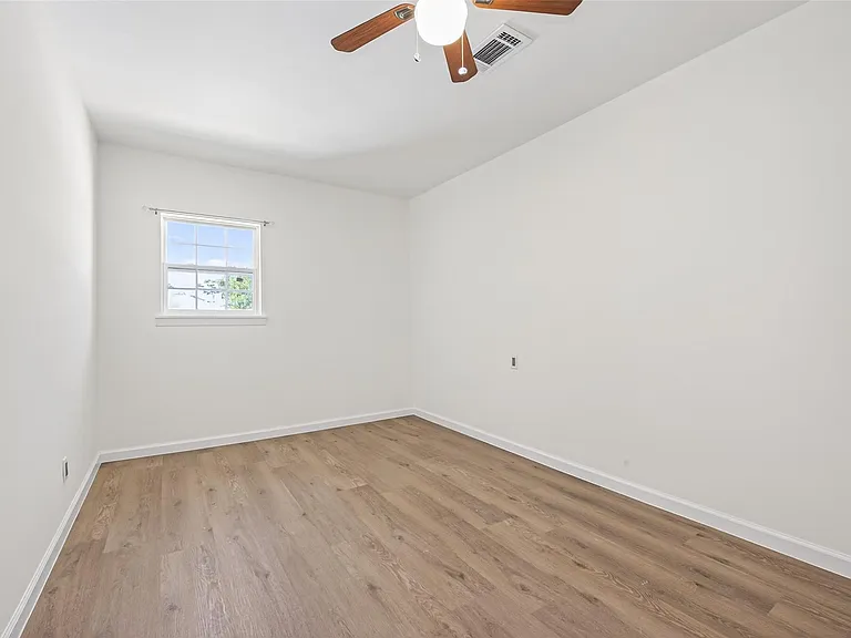 7950 Longridge Dr — Photo 22