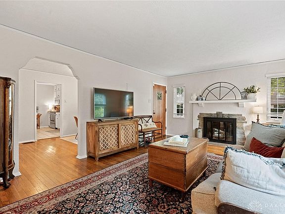 4th image of 135 Canterbury Dr