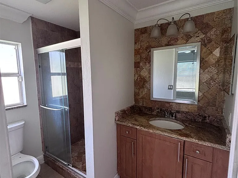 1903 NE 20th Pl — Photo 3