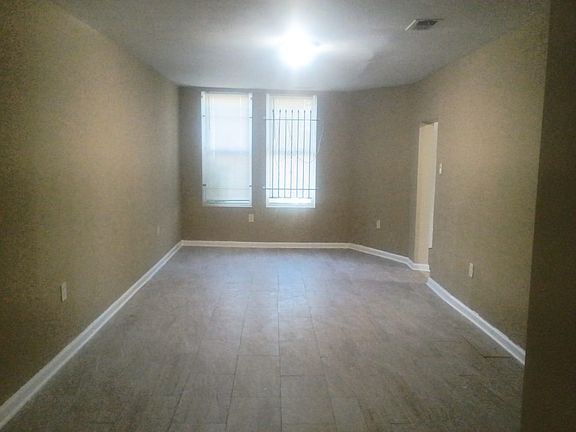 3rd image of 2515 Reisterstown Rd