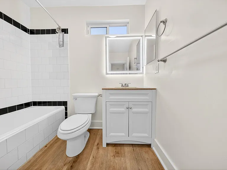 5225 De Longpre Ave — Photo 24
