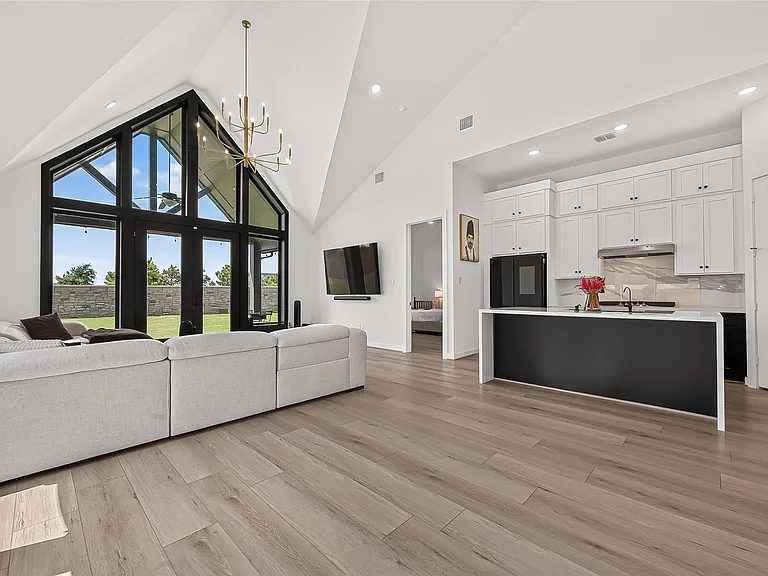 29746 Bur Creek Ln — Photo 11