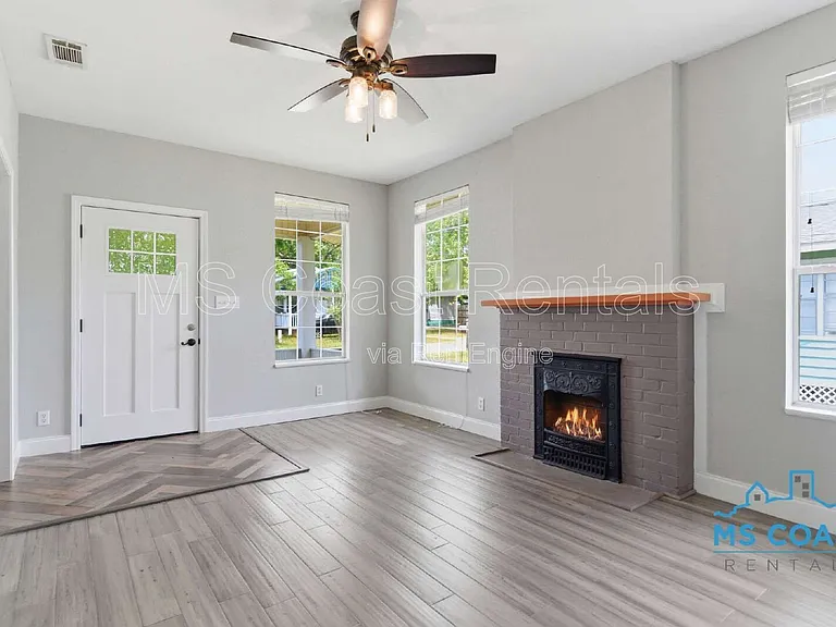 4319 Lewis St — Photo 5
