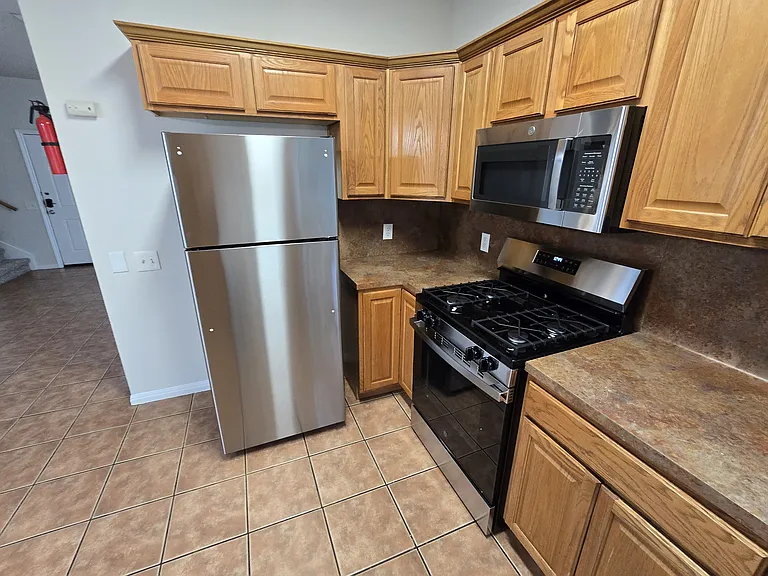 1604 Singleton Ave — Photo 9