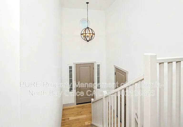 1920 Fountainview Cir — Photo 3