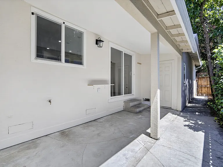 549 N 21st St — Photo 31