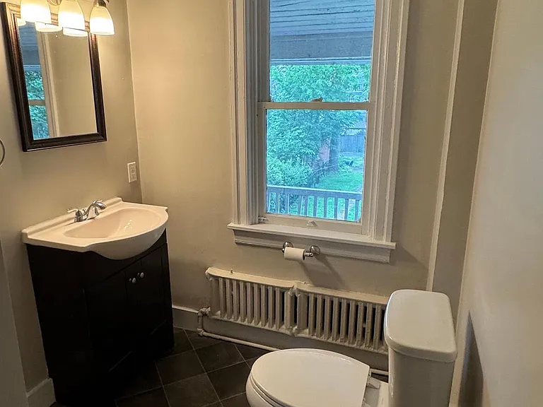 453 W Middle St — Photo 10