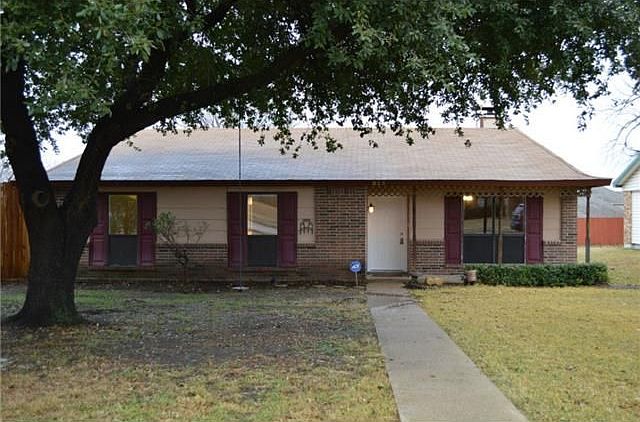 1st image of 914 Navasota Dr