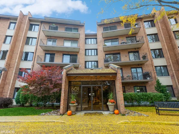 601 Lake Hinsdale Dr APT 301, Willowbrook, IL 60527