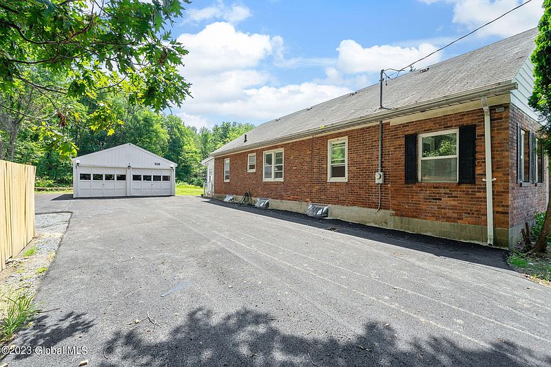 5th image of 329 N Greenbush Road