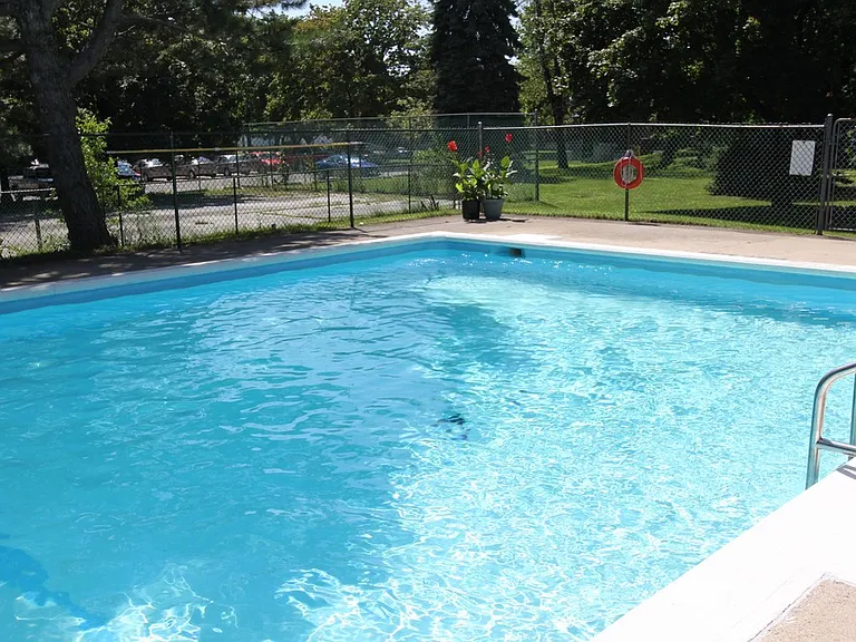 340 Willowdale Cres — Photo 3
