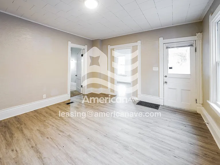 831323_003_wm_-_living_room_13459819.jpg