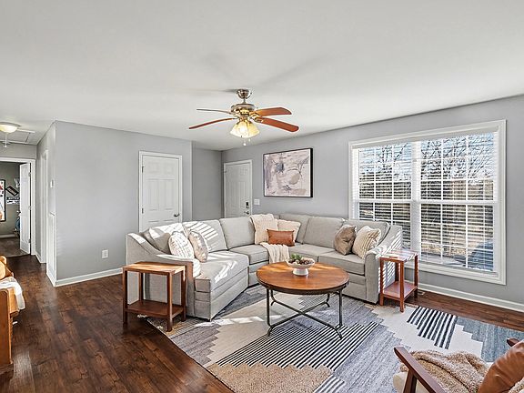 4th image of 64 Phillips Ave