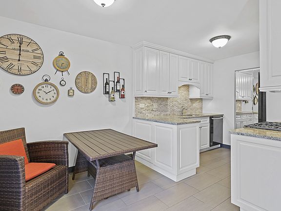 5th image of 342 Mulberry Ct #2B