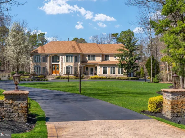 11 Overlook Ct, Medford, NJ 08055