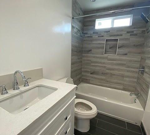 3rd image of 861 W 126th St