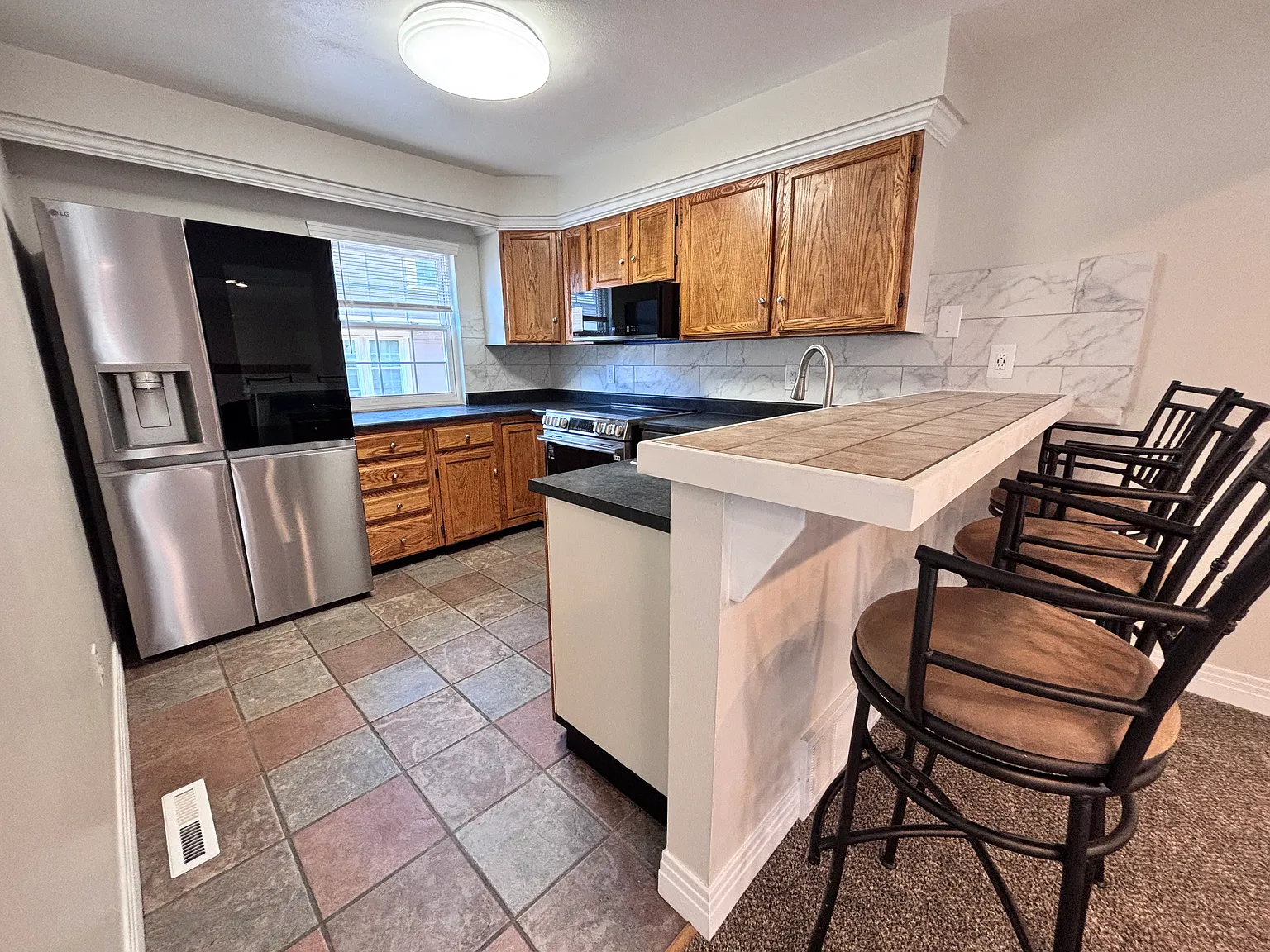 3 bed, 1300 sqft, $2,395 — Photo 3