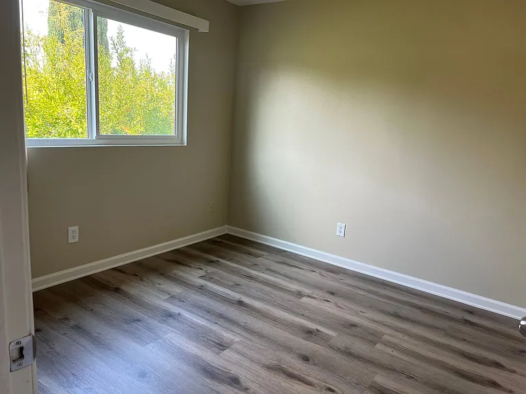 5140 Oakland St — Photo 3