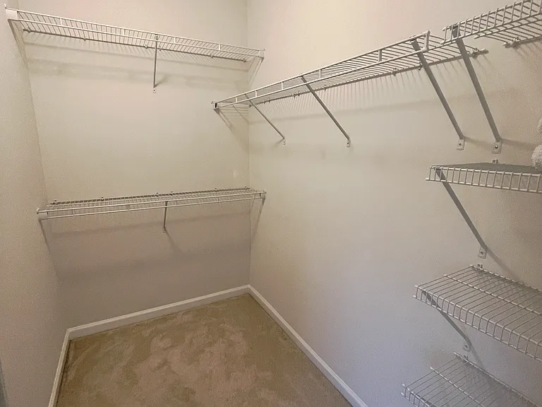 814 Oval Park Ln — Photo 12
