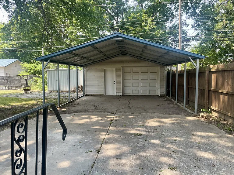 720 S Hickory St — Photo 9