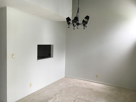 5th image of 18200 Stoneridge St APT D