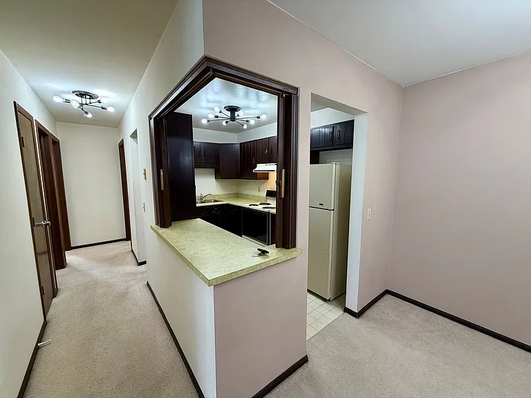 1600 Sawyer Dr — Photo 2