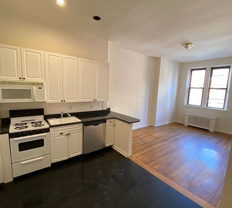 1st image of 240 W 72nd St #3AE
