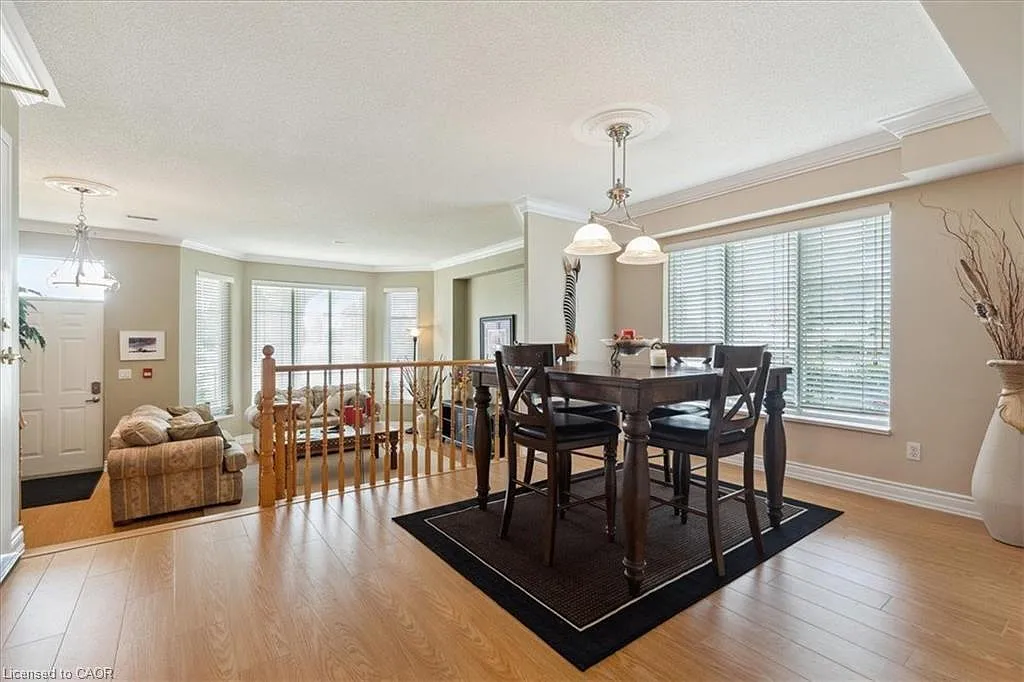 3 bed, 2.5 bath, 2350 sqft, $4,950 — Photo 3