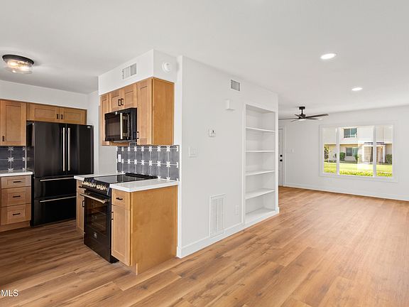 5th image of 415 E REDMON Drive