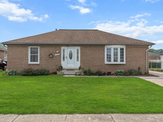 32323 Wilcox Ct, Warren, MI 48092