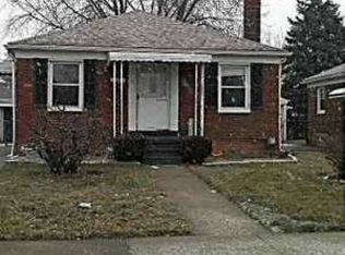 8267 Kaltz St, Center Line, MI 48015