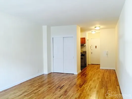 Rented by City Connections Realty | media 16