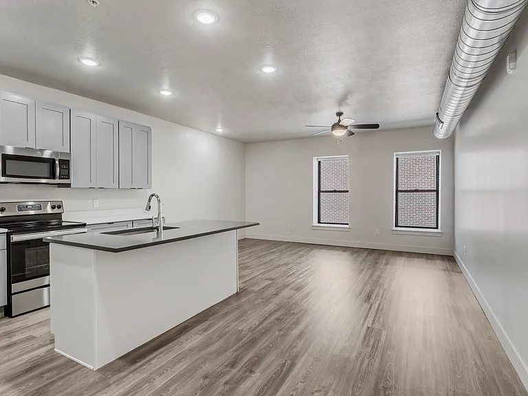 606 W North Temple St #203 — Photo 6
