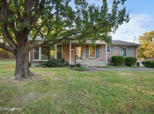 7400 Chant Ct, Louisville, KY 40214