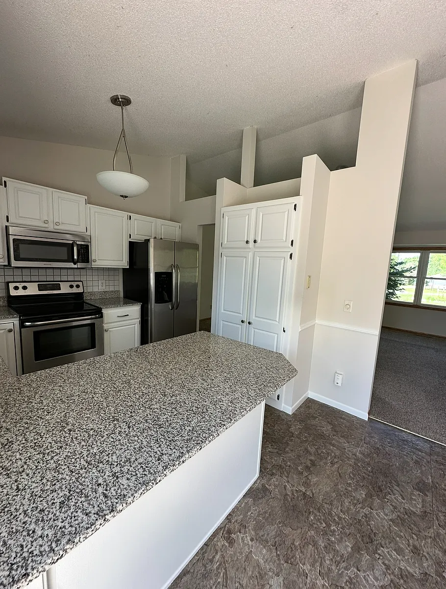 Building Photo - 357 Jesse James Ln