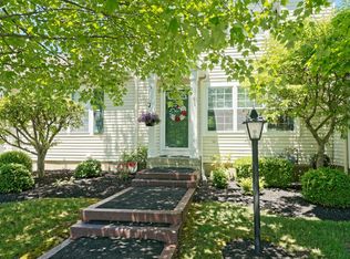 9 Horizon Ln, Troy, NY 12182