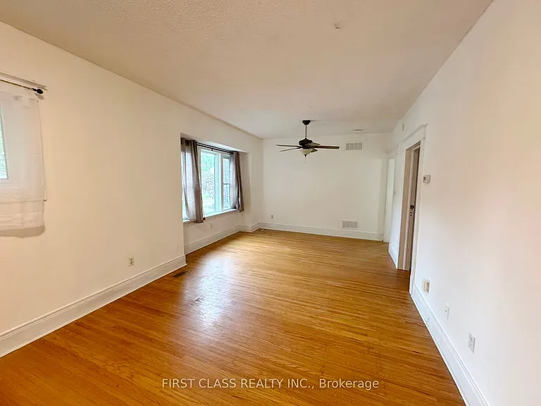 9 Grantham Ave S — Photo 12