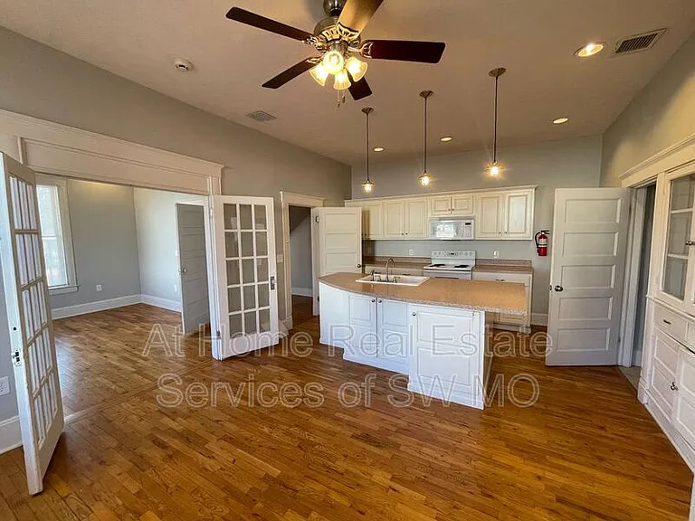 769 S South Ave #C — Photo 2