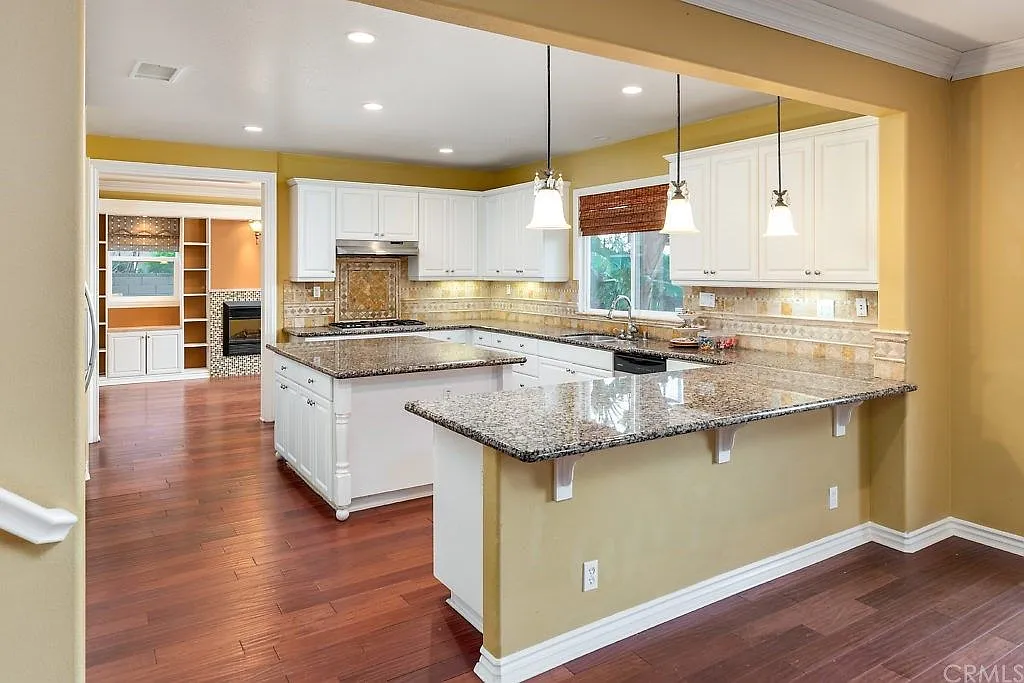 5 bed, 4400 sqft, $5,480 — Photo 3