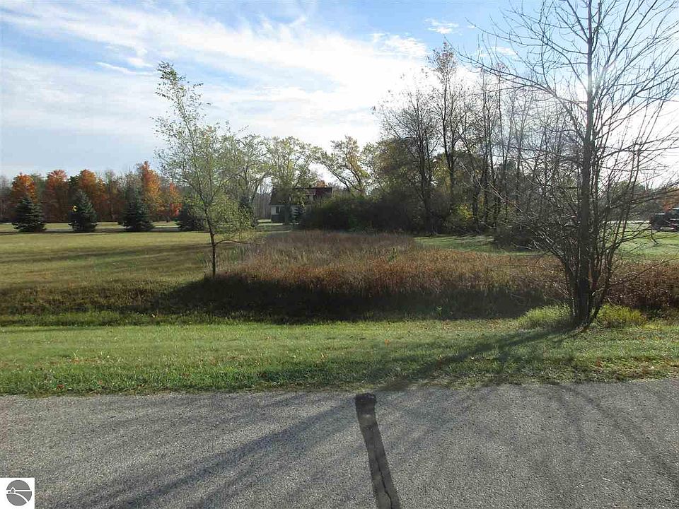 1st image of 1018 Fairway Dr