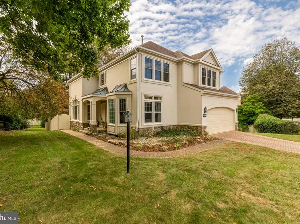9957 Leamoore Ln, Vienna, VA 22181