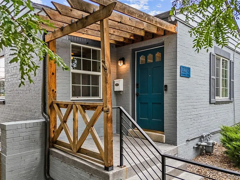 2290 Jasmine St — Photo 2