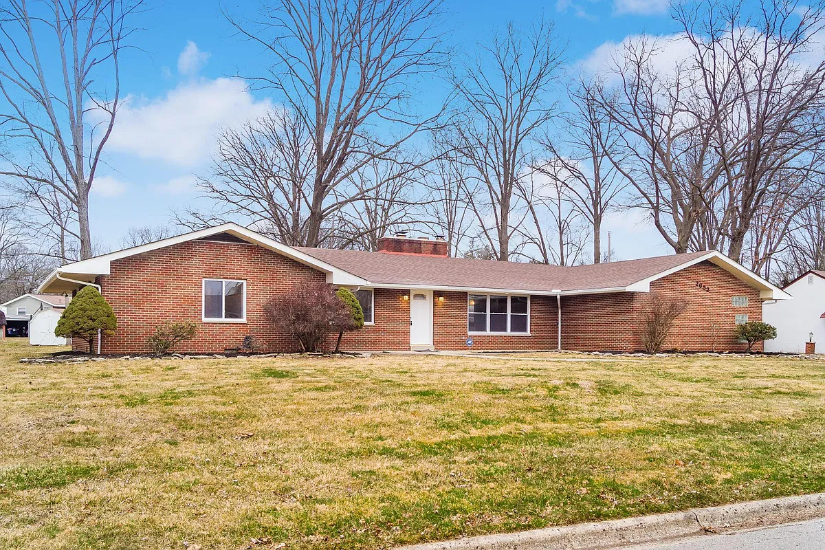 Building Photo - 2652 Maplewood Dr