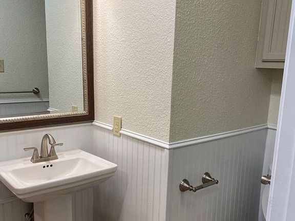 4th image of 8304 Hillside Dr #1