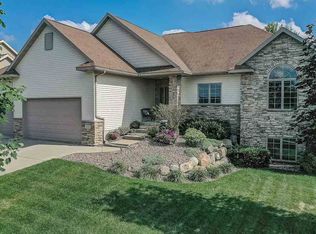518 Skyview Dr, Waunakee, WI 53597