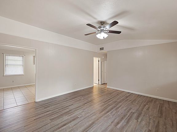 3rd image of 821 Parker Rd